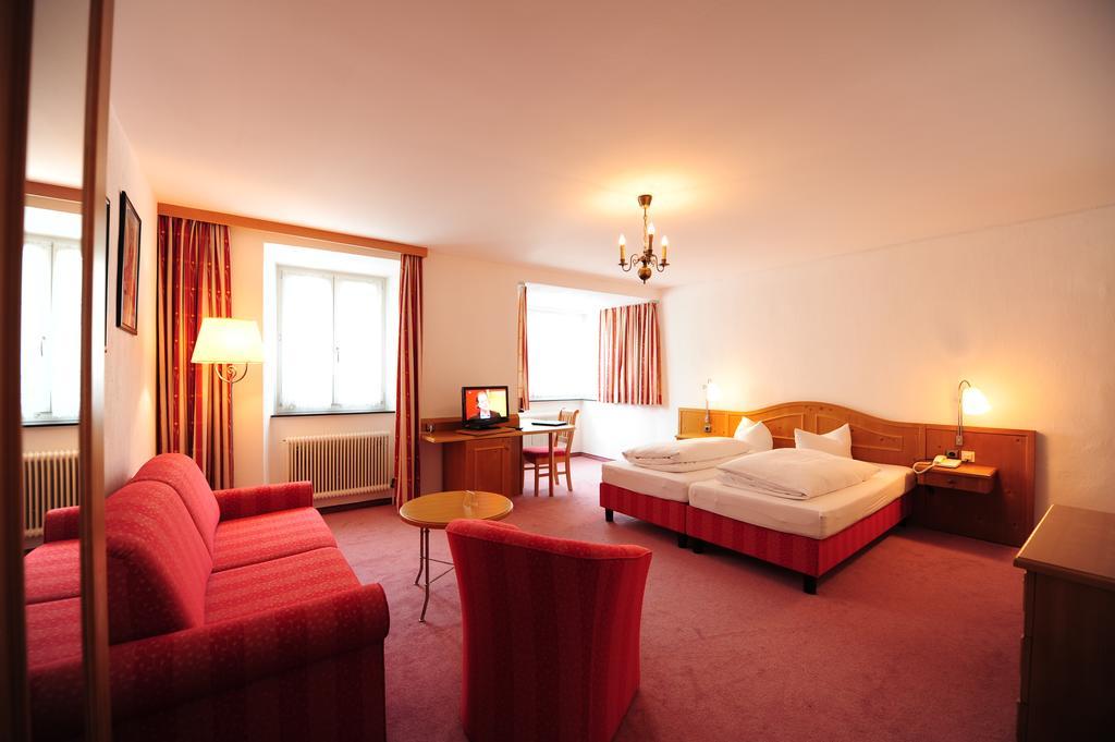 Hotel Krone Matrei am Brenner Oda fotoğraf